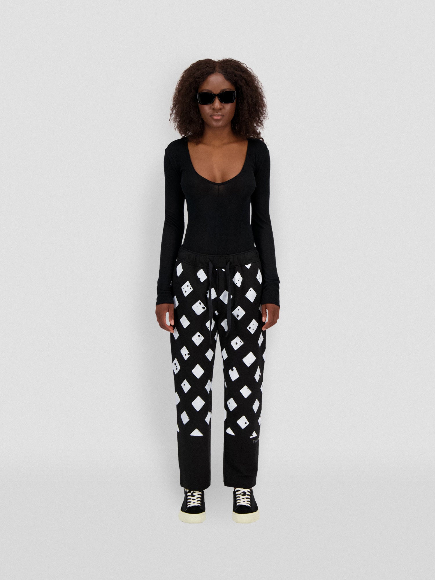 SWEATPANTS WITH A CONTRASTING TEXTURED RHOMBUS PRINT
