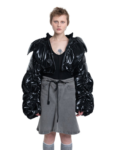 Black cropped puffer jacket with hood, glossy quilting and front zip