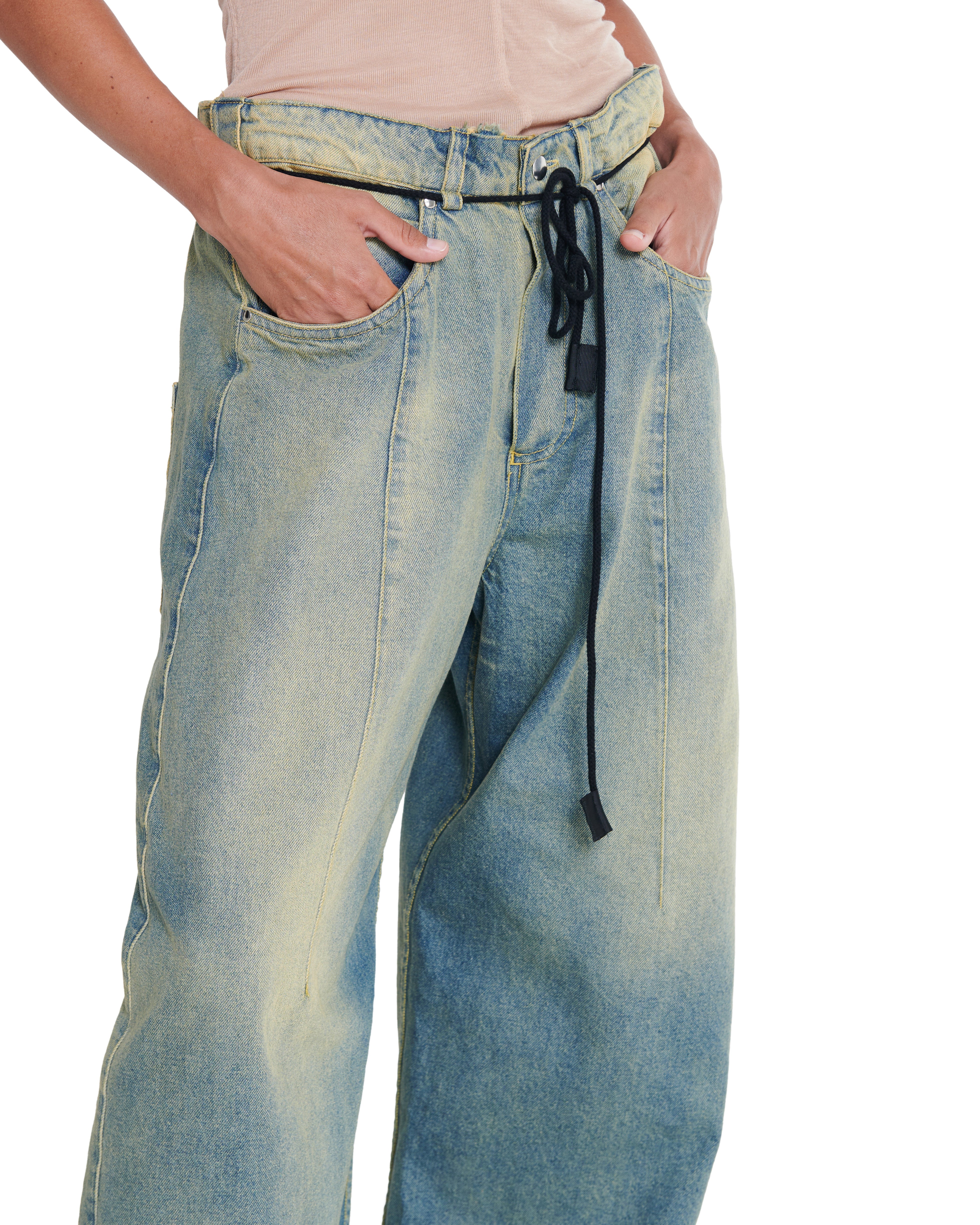 DISTRESSED BAGGY JEANS
