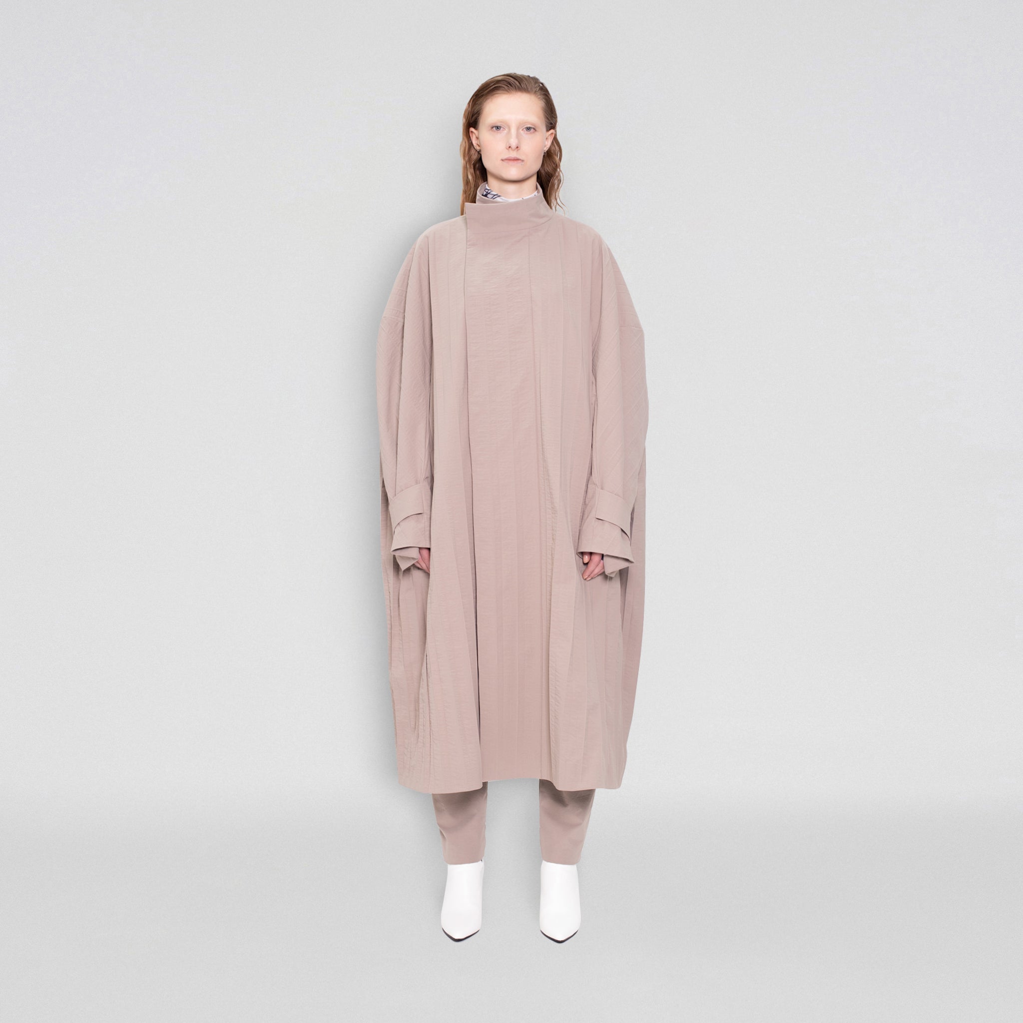 PARACHUTE COAT IN PLEATED CLOAK FABRIC