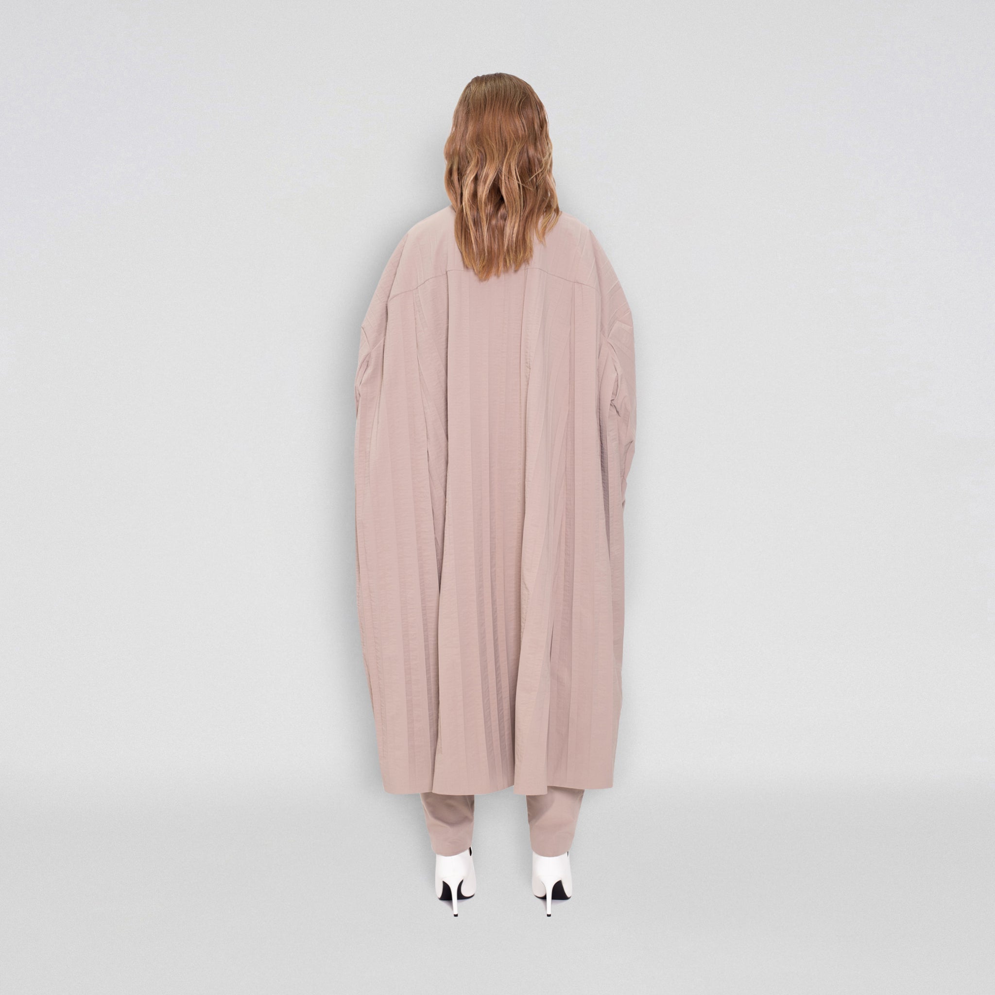 PARACHUTE COAT IN PLEATED CLOAK FABRIC