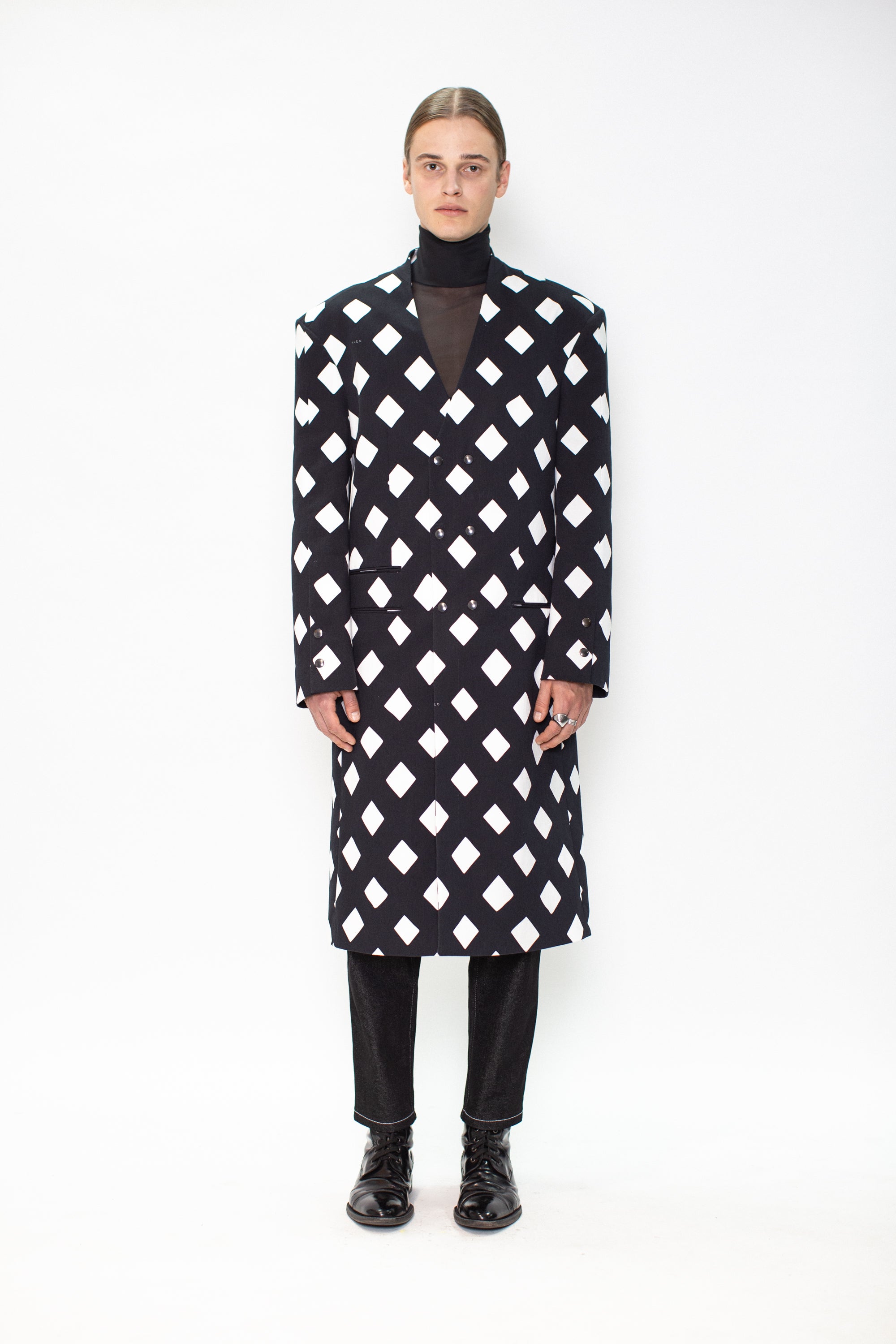 COLLARLESS DOUBLE-BREASTED COAT WITH WHITE RHOMBUS PRINT