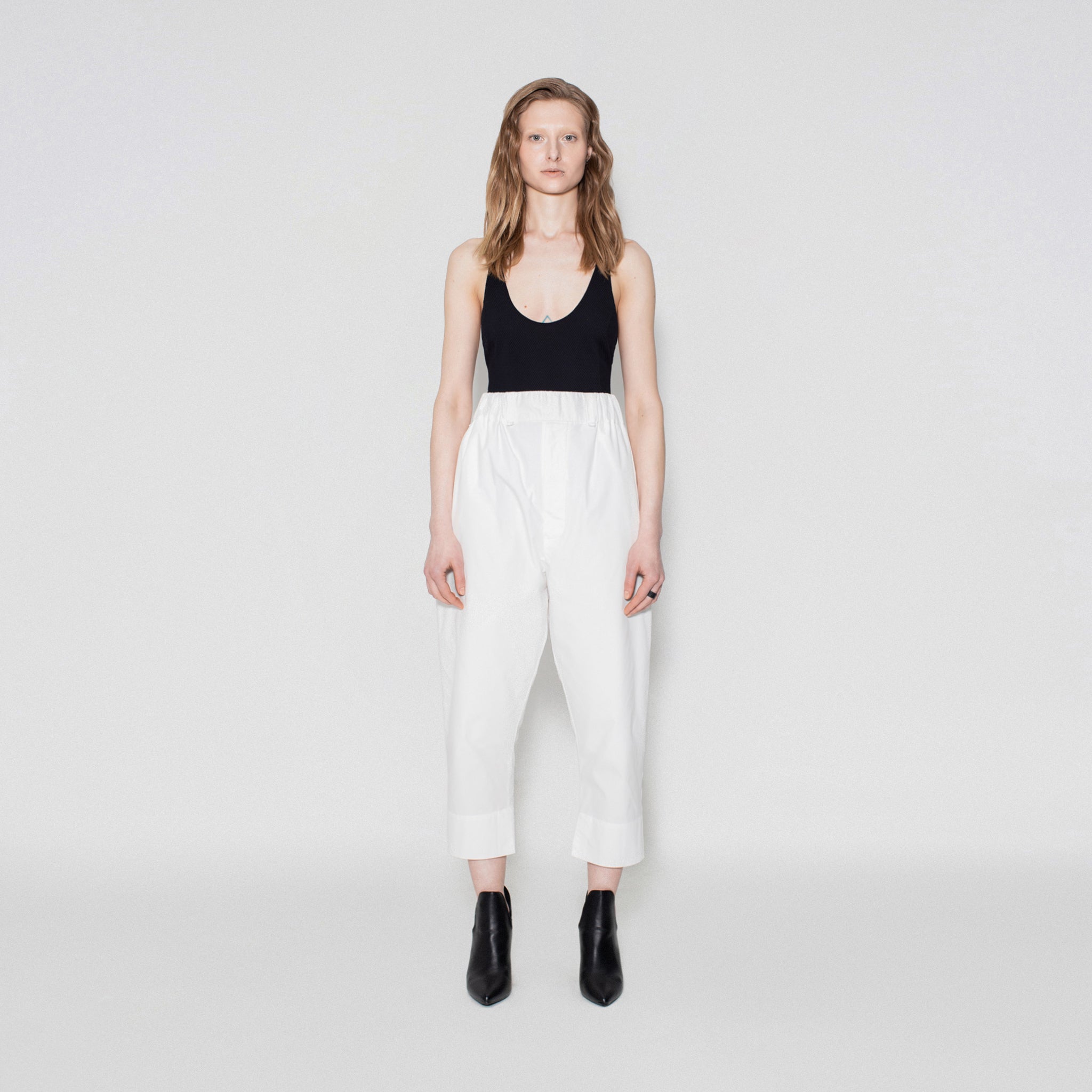 ELASTIC WAIST SUIT PANTS WITH ROLLED UP CUFFS IN WHITE