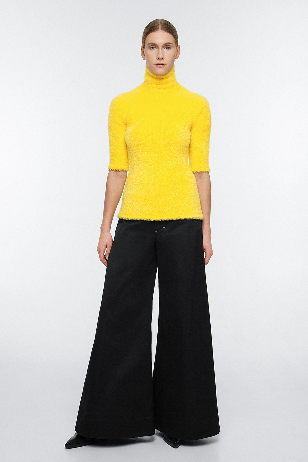 SUNNY YELLOW KNITTED TURTLENECK T-SHIRT